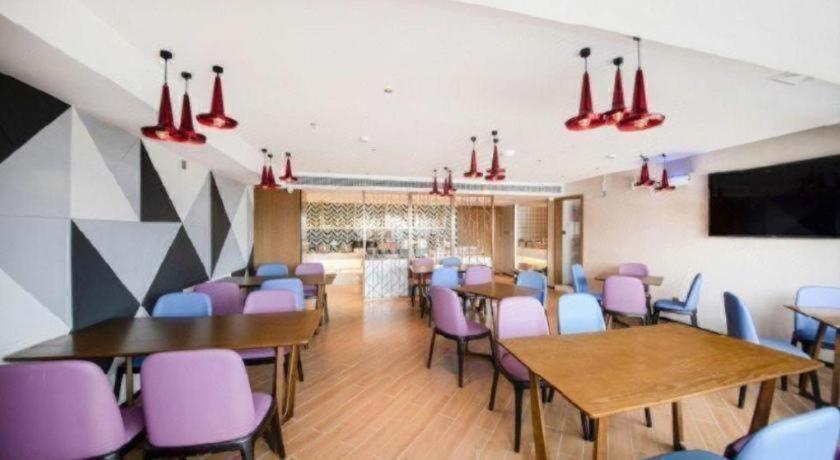 Borrman Hotel (Wuchuan) 45/52