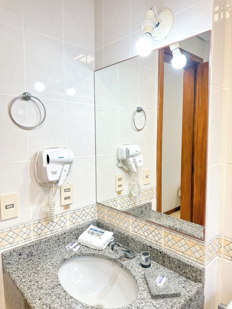 Gaivotas Praia Hotel 33/36