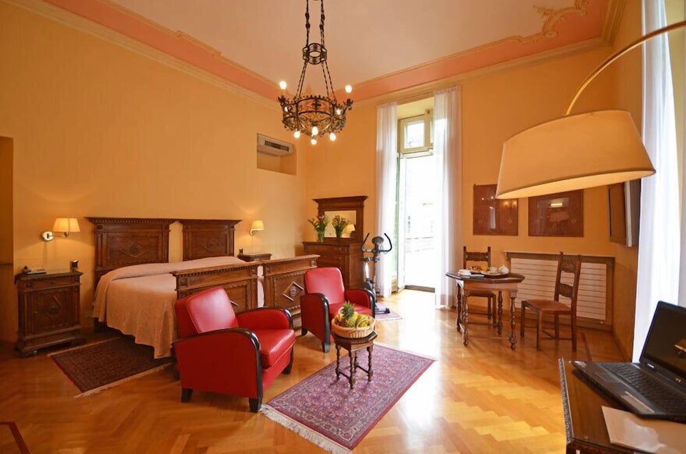 Hotel Roma E Rocca Cavour 56/82