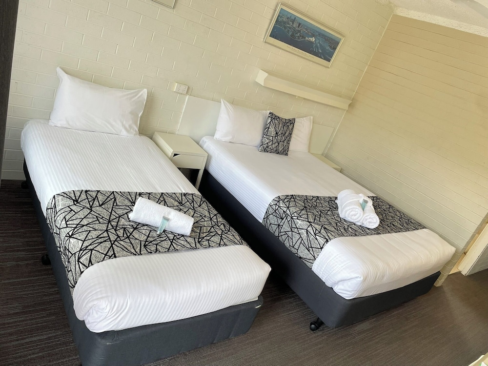 Coastal Bay Motel 17/66