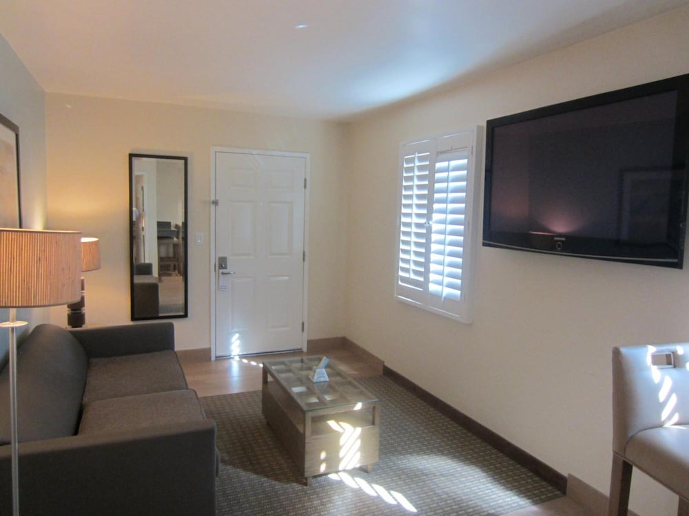 Pb Surf Beachside Inn 25/31