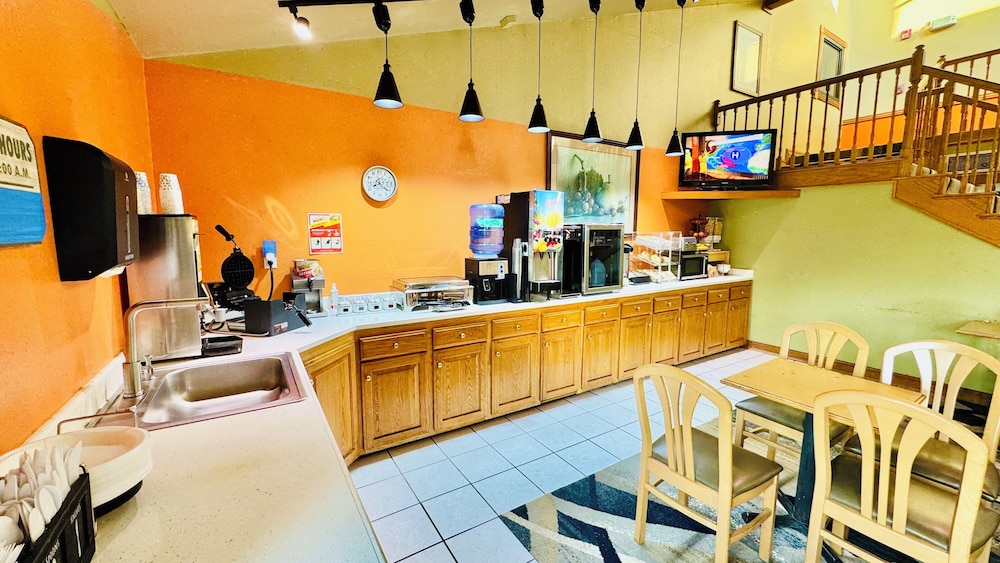 Regency Inn And Suites 37/51