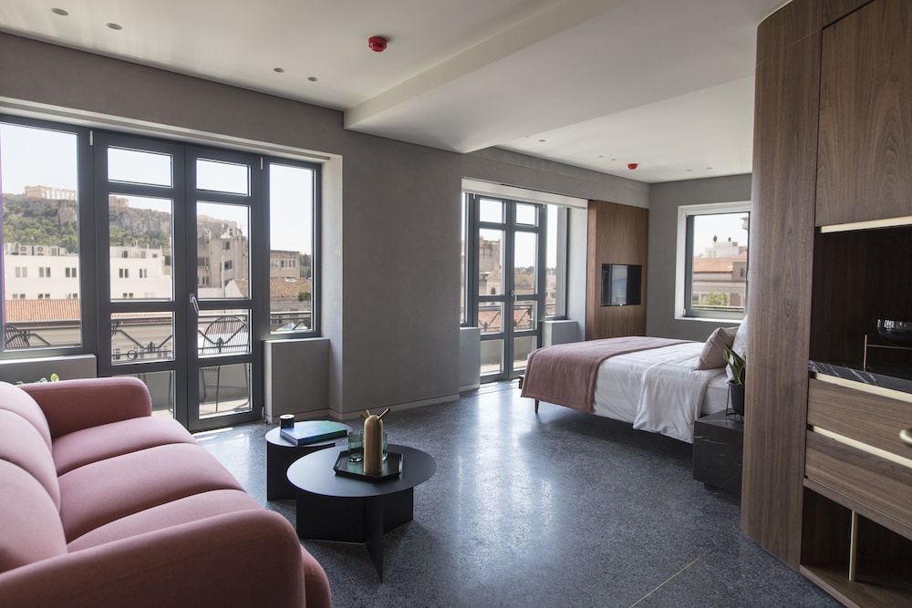 Perianth Hotel 49/61