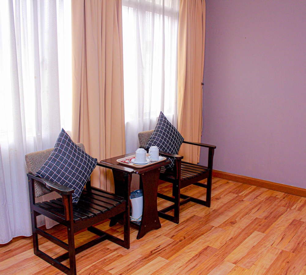 Desa Queenspark Hotel 43/77