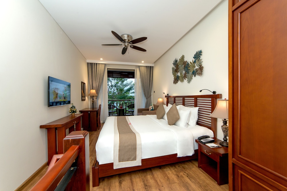 Silk Sense Hoi An River Resort 18/88