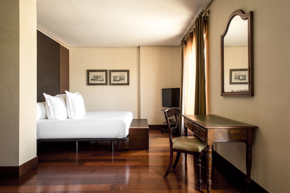 SUITE, CITY VIEW, TERRACE