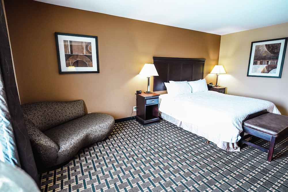 Hampton Inn And Suites Pine Bluff 17/46