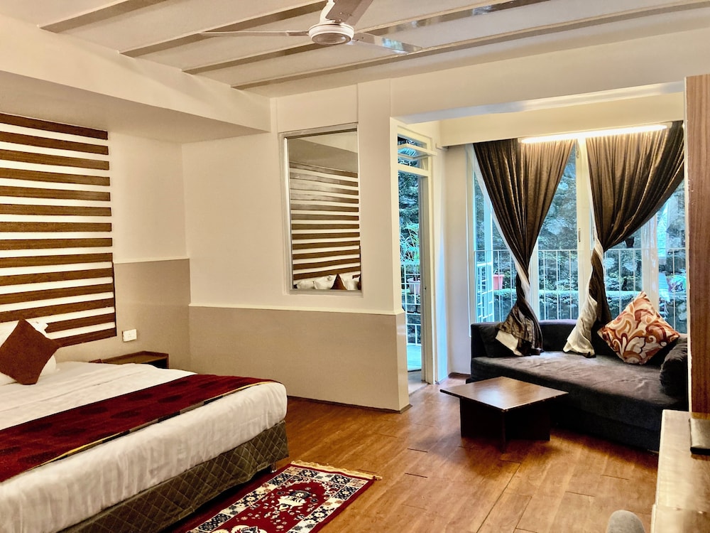 SUPERIOR, KING BED, SOFA, BALCONY