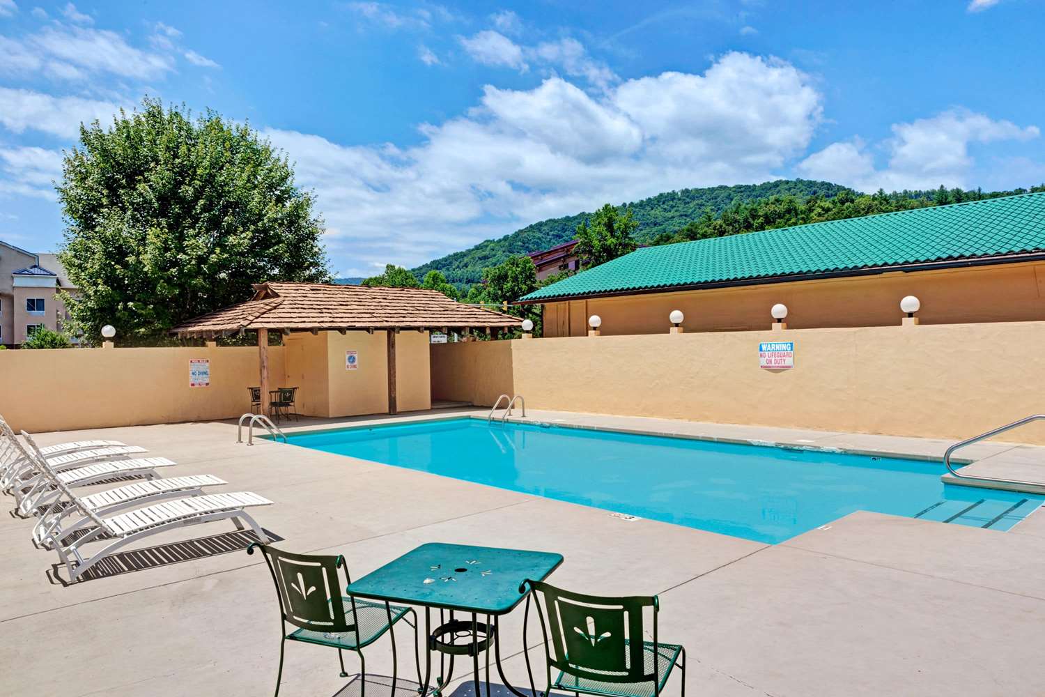 Days Inn by Wyndham Cherokee Near Casino 18/20