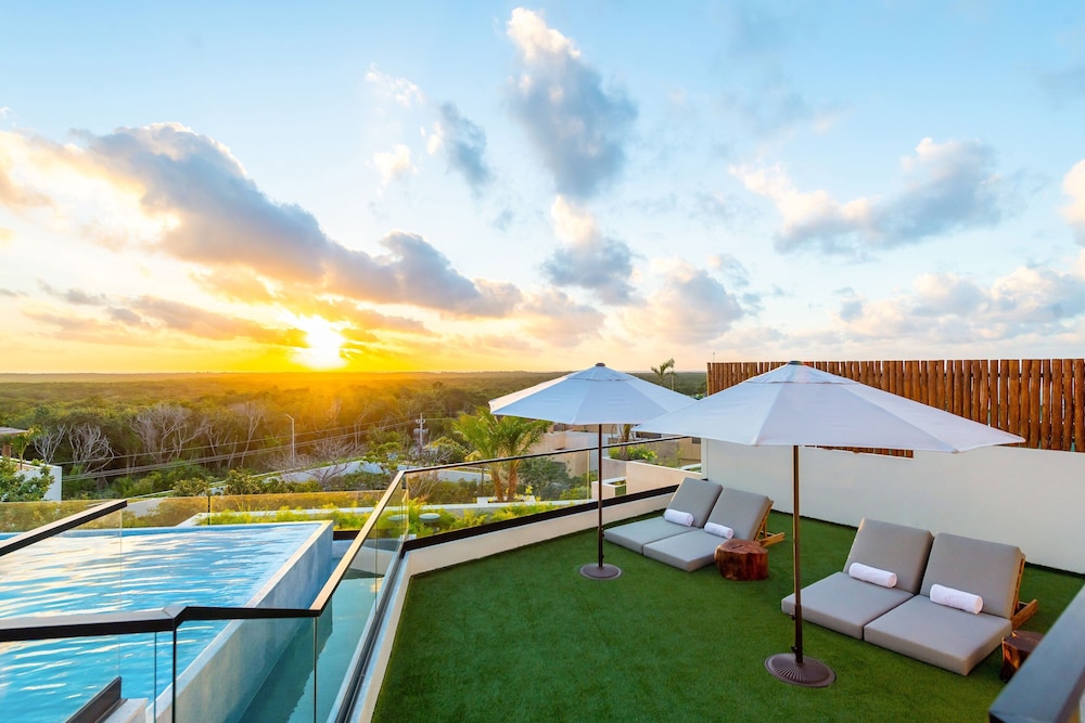 Aloft Tulum 48/50