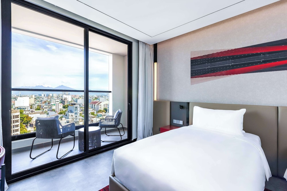 Radisson RED Danang 8/50