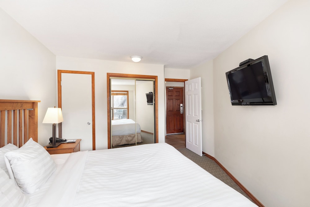 1 BEDROOM, CONDO