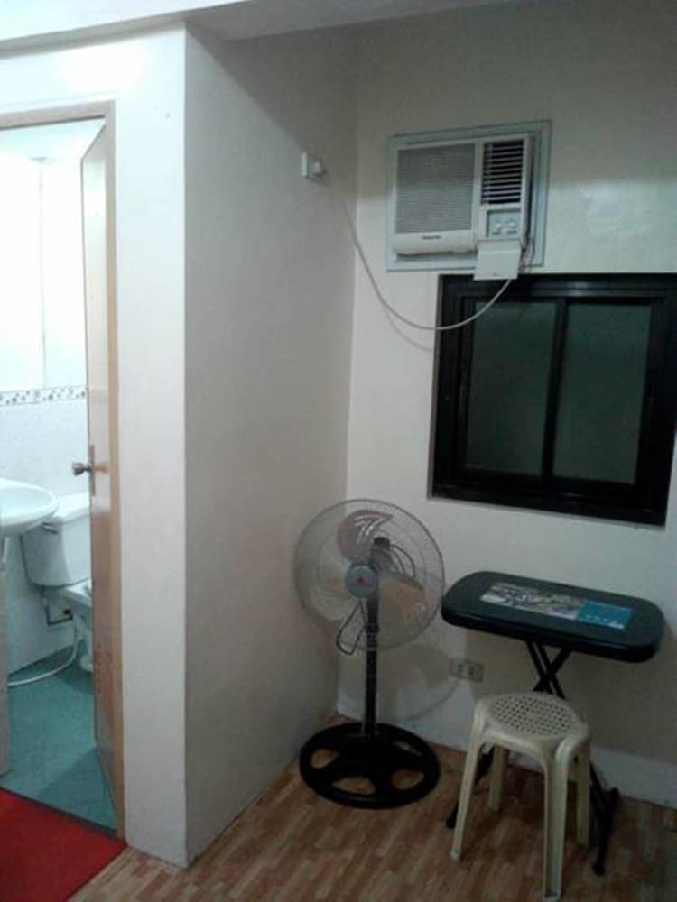 Budget Studio Unit In Makati 36/38