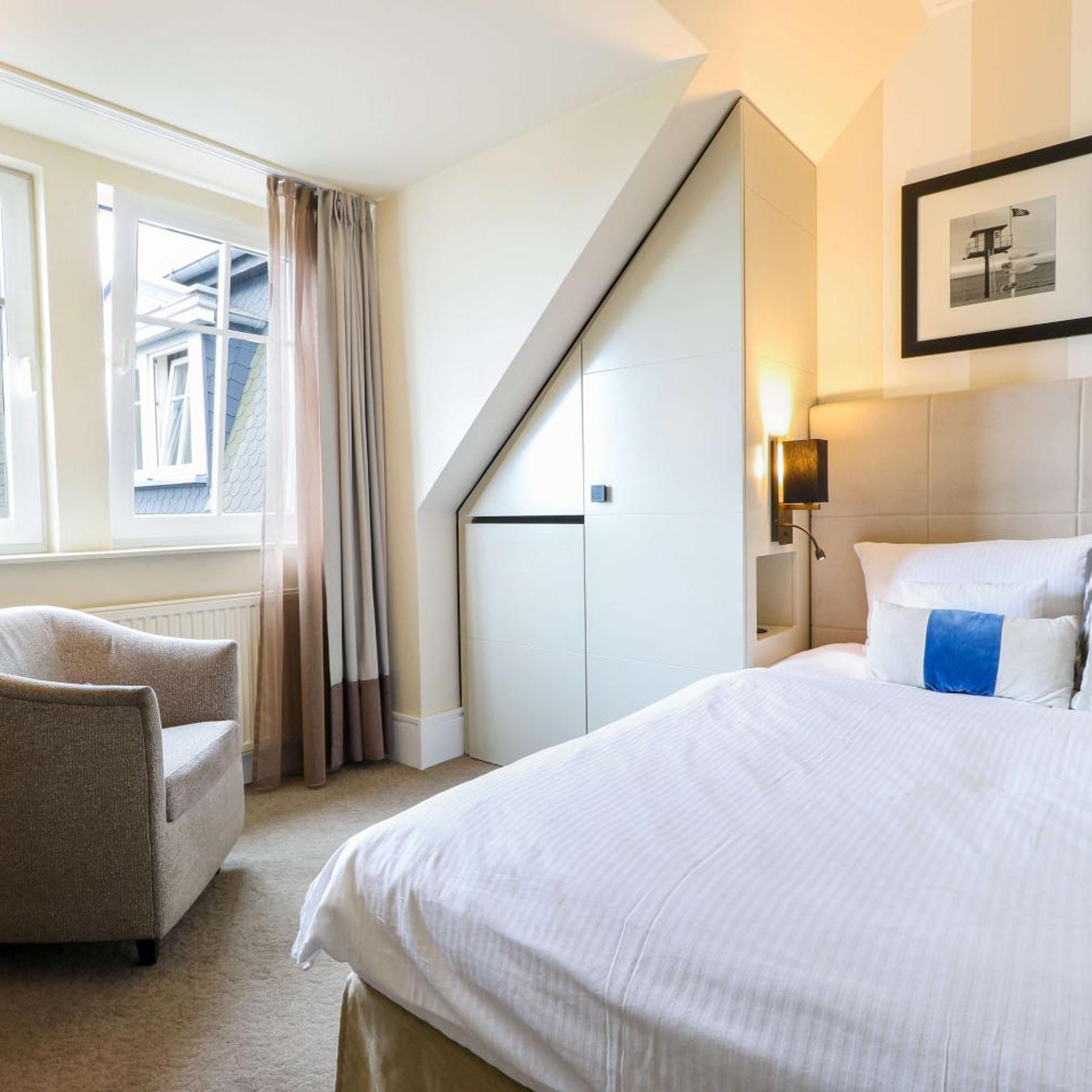 Room, Single, Lateral Side Sea View