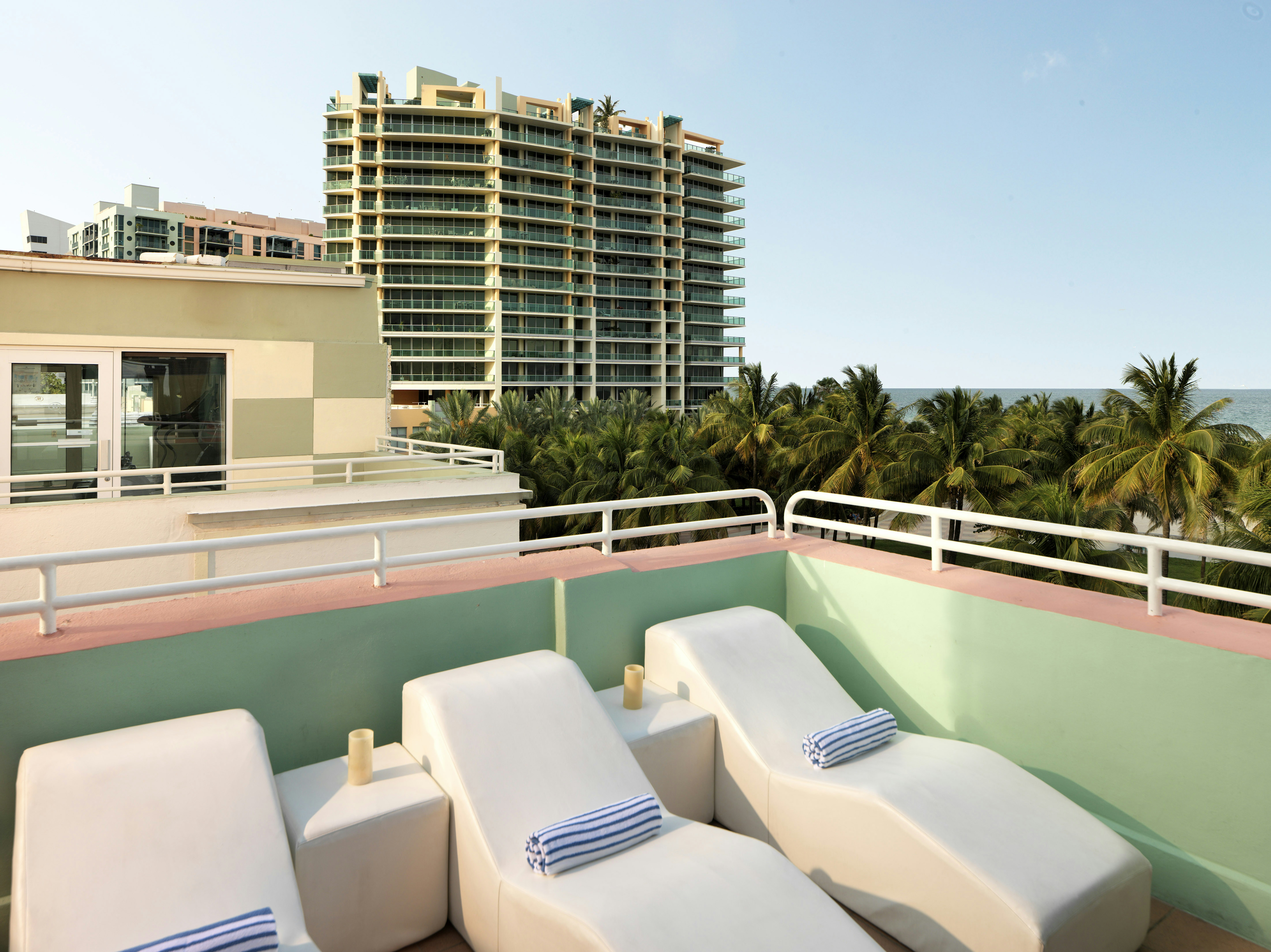 Hilton Vacation Club Crescent on South Beach Miami 33/35