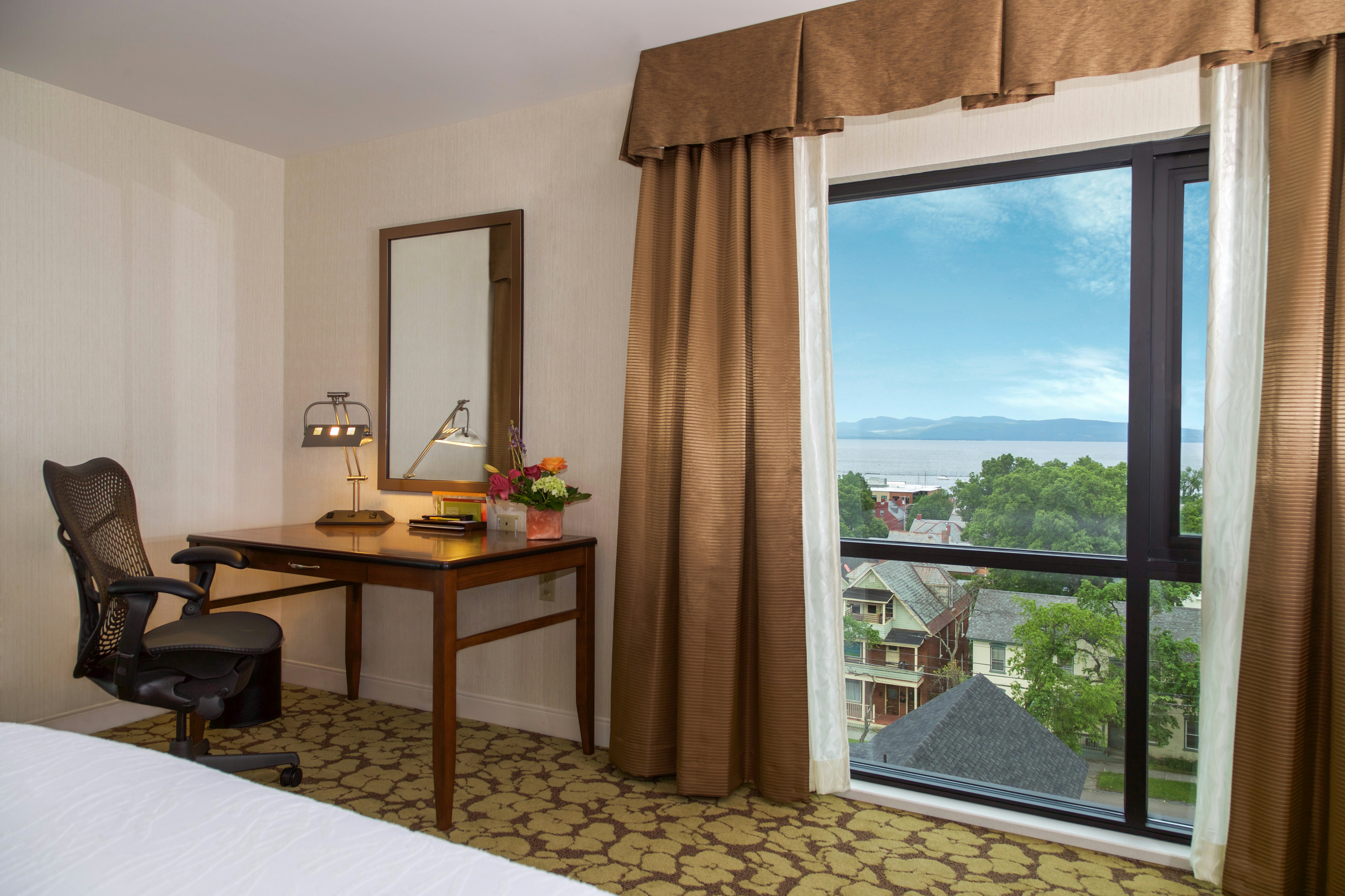 Hilton Garden Inn Burlington Downtown 14/73