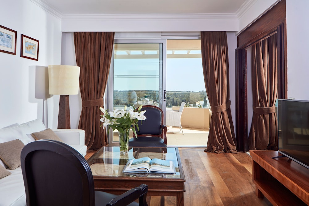 Grecian Park Hotel 50/75