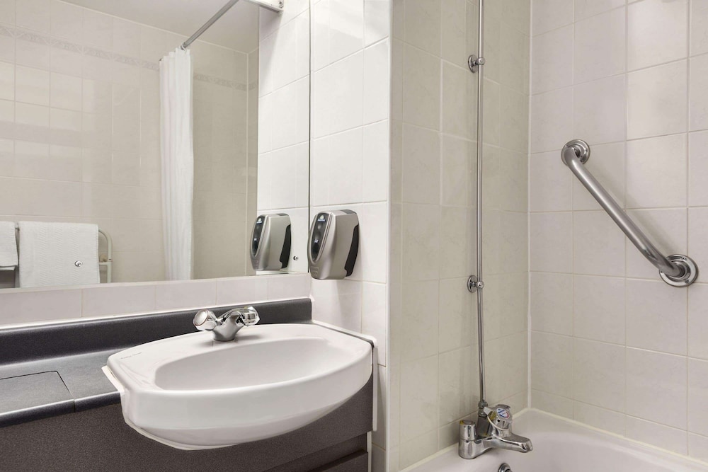 Days Inn by Wyndham Sevenoaks Clacket Lane 11/41