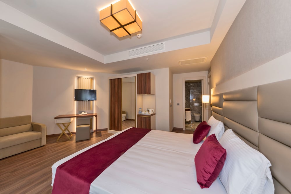 Golden Royal Hotel & Spa 11/50