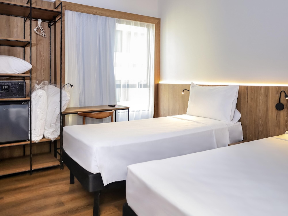 Room, Twin Beds