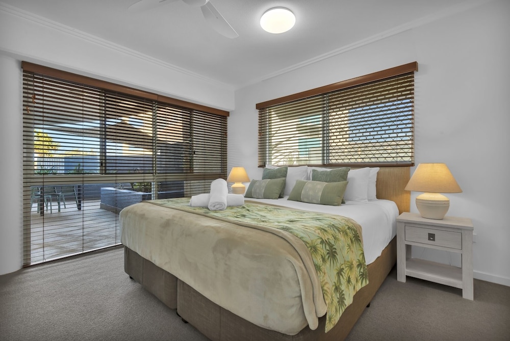 3 Bedrooms, Courtyard, 1 Queen and 4 Single Beds, Ocean Tower