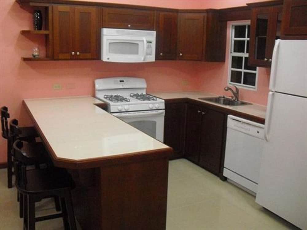 Piarco Village Suites 13/20