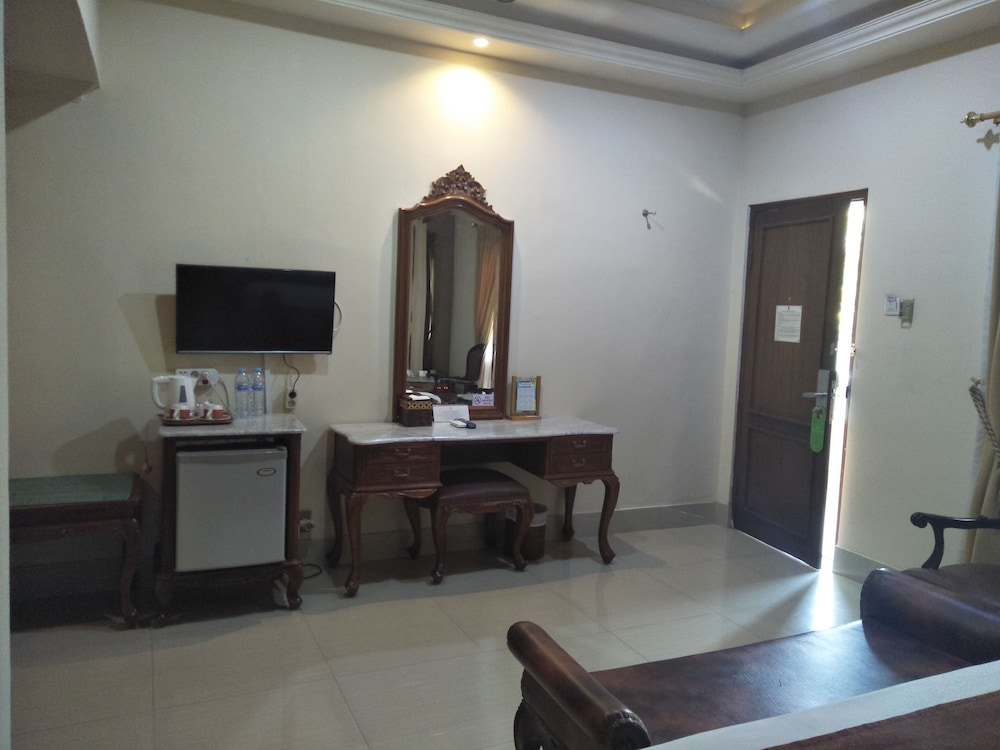 Indah Palace Yogyakarta 40/50