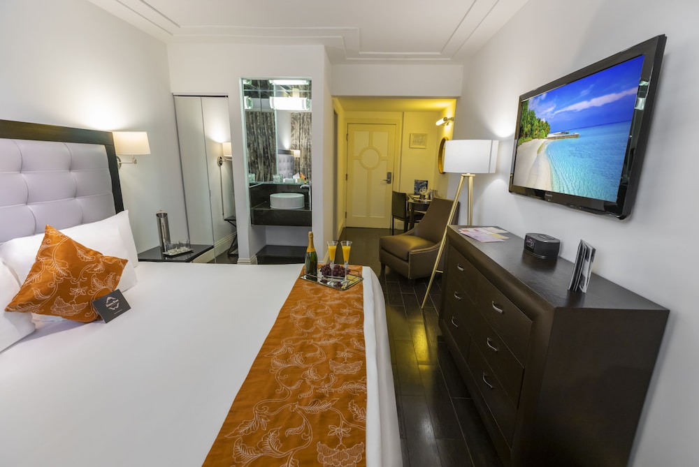 Riviera Suites South Beach 19/65
