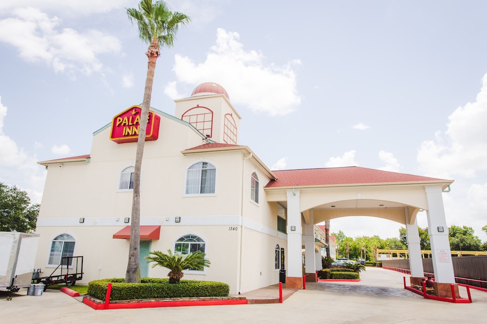 Palace Inn 1-10 West & Beltway 8 19/23
