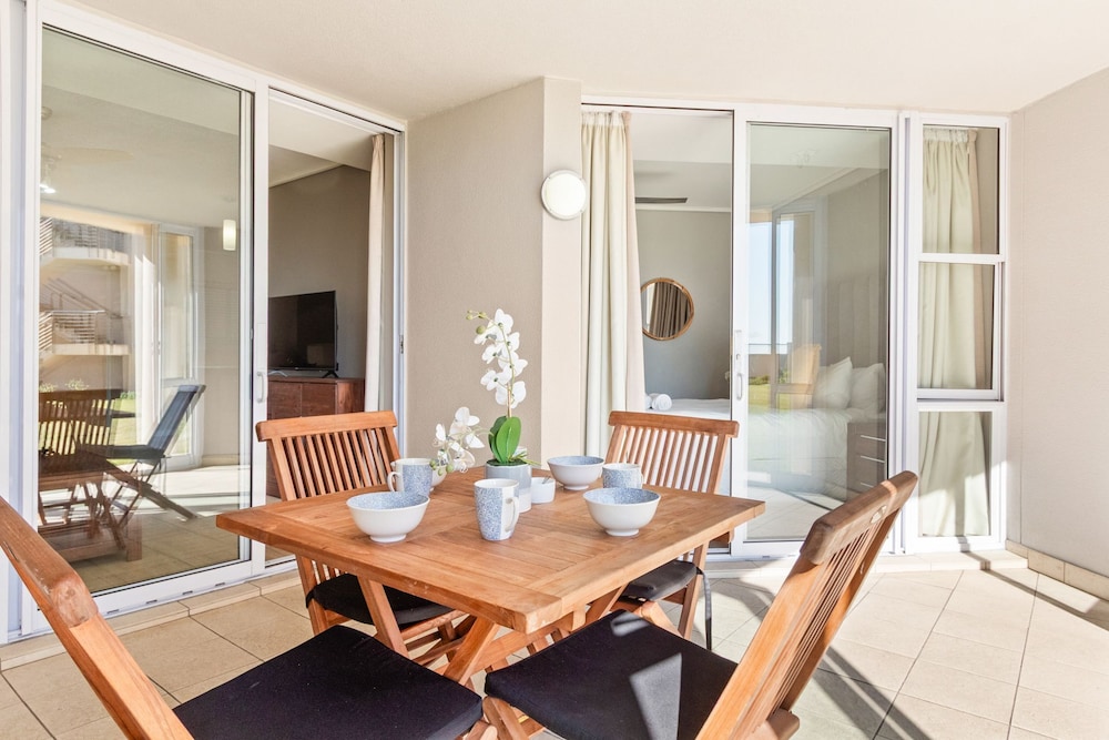 Luxury On The Beach Lagoon Beach 50/55