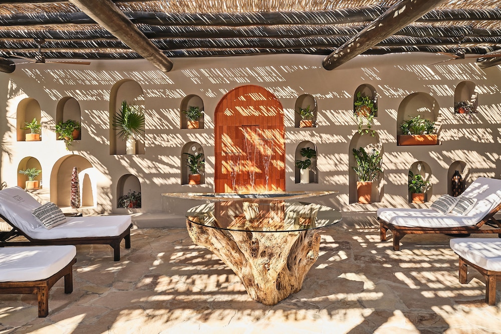 Esperanza Resort 54/74