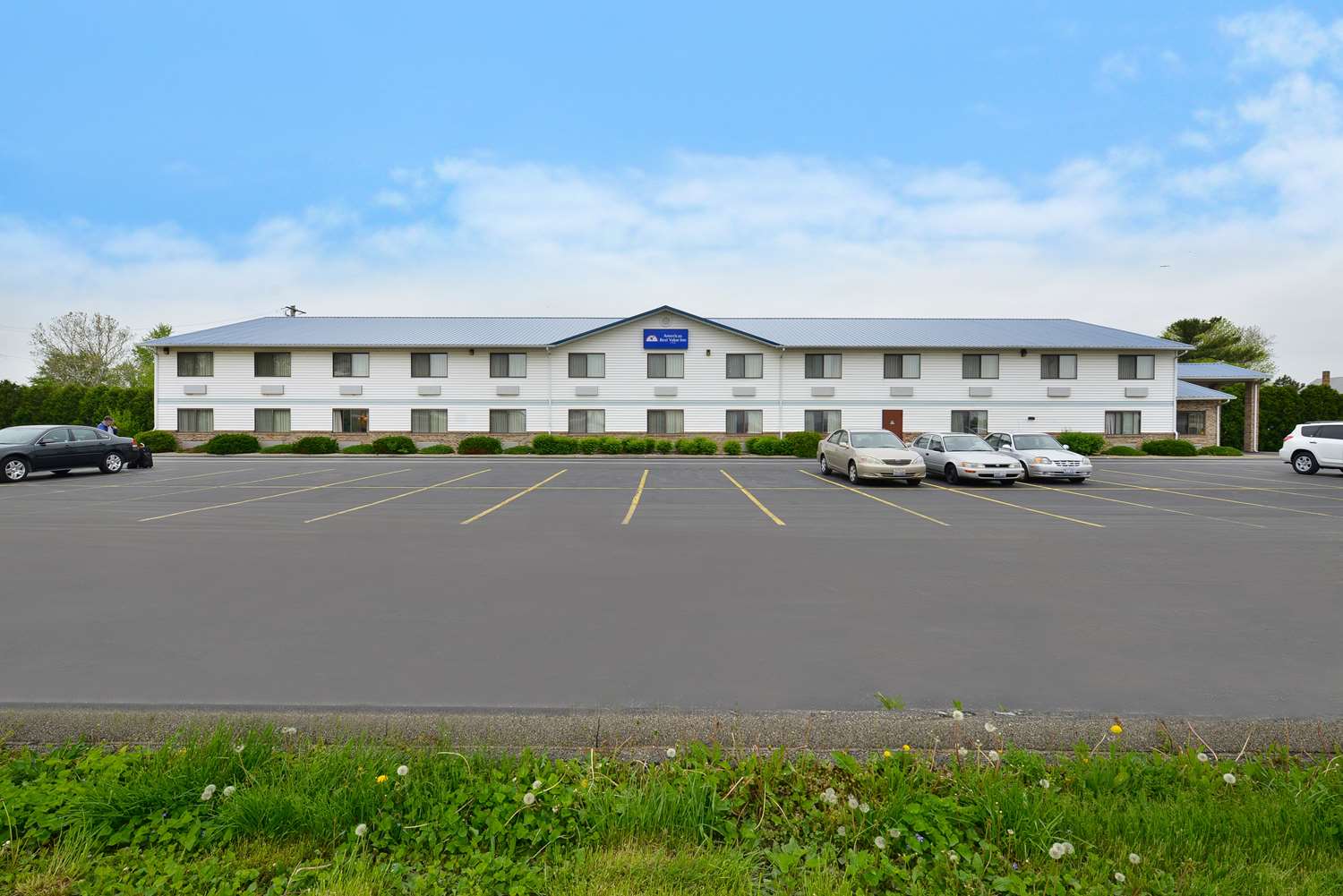 Americas Best Value Inn Champaign 1/8