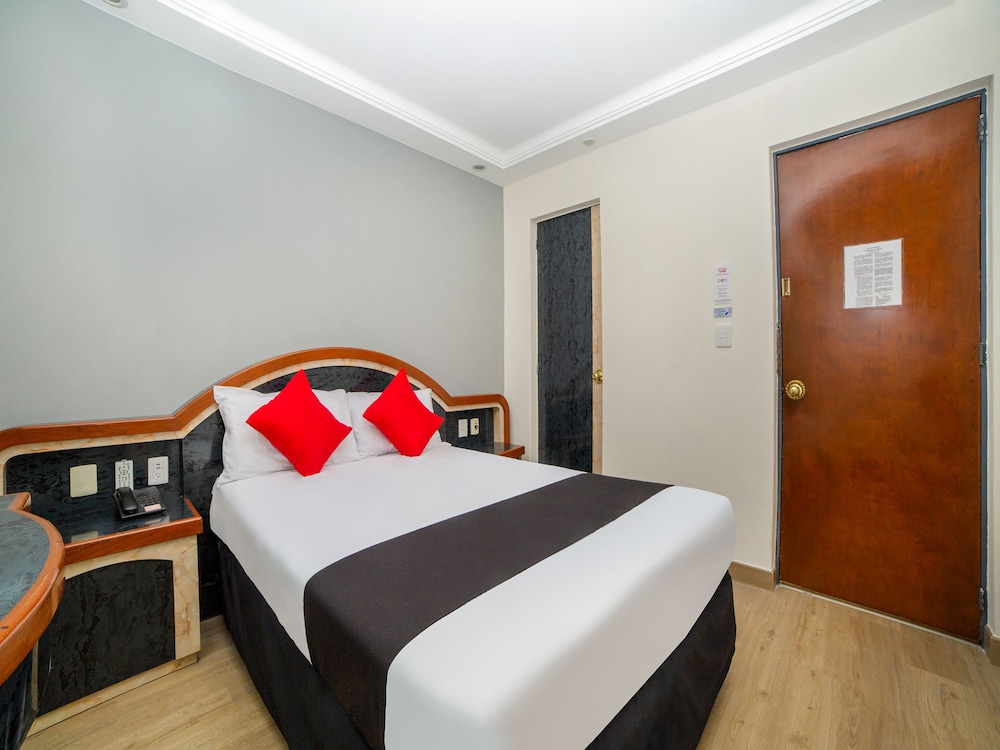 Hotel Monarca 16/33