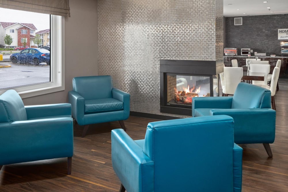 Home Inn and Suites Regina Airport 40/68