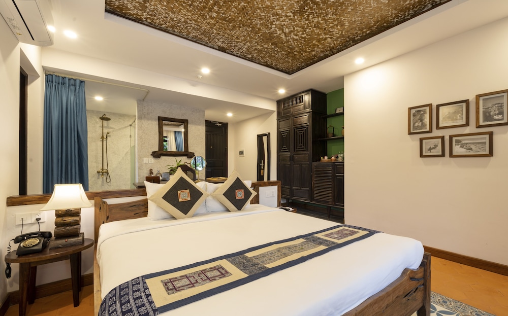GRAND, DELUXE, DOUBLE BED, EXTERNAL BATHROOM