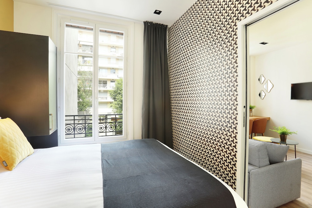 Short Stay Group Eiffel Village Serviced Apartments 20/50