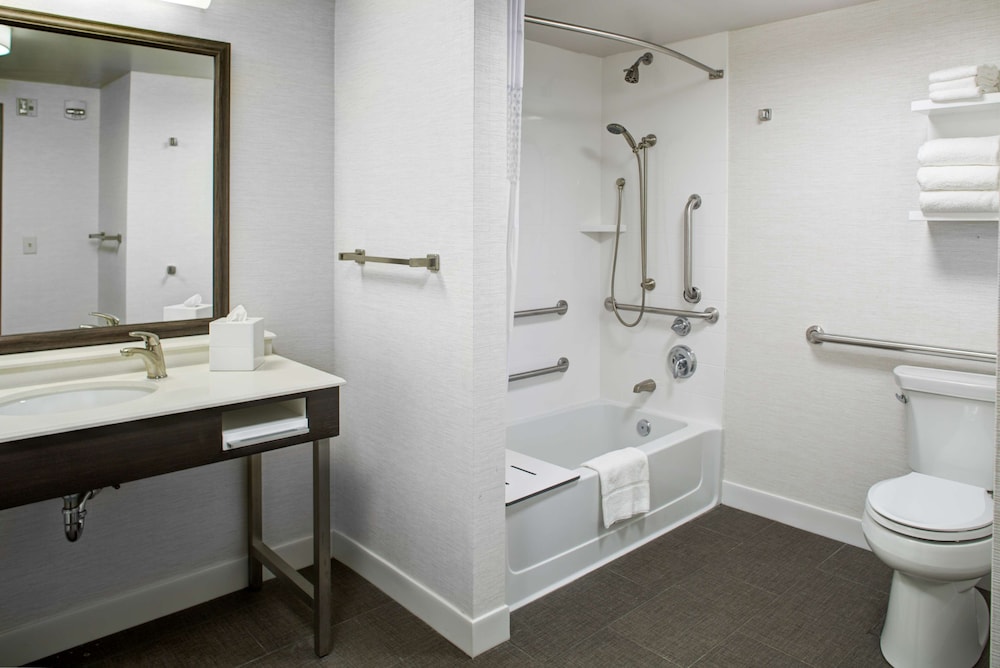 Hampton Inn Suites Pittsburg Ks 16/43