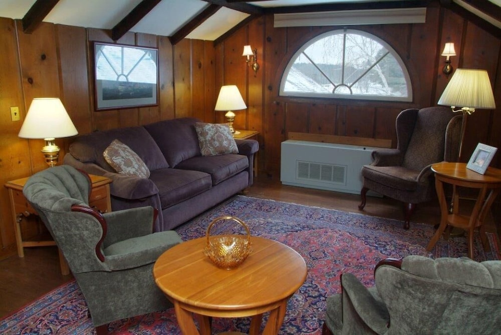 Publick House Historic Inn And Country Motor Lodge 27/49