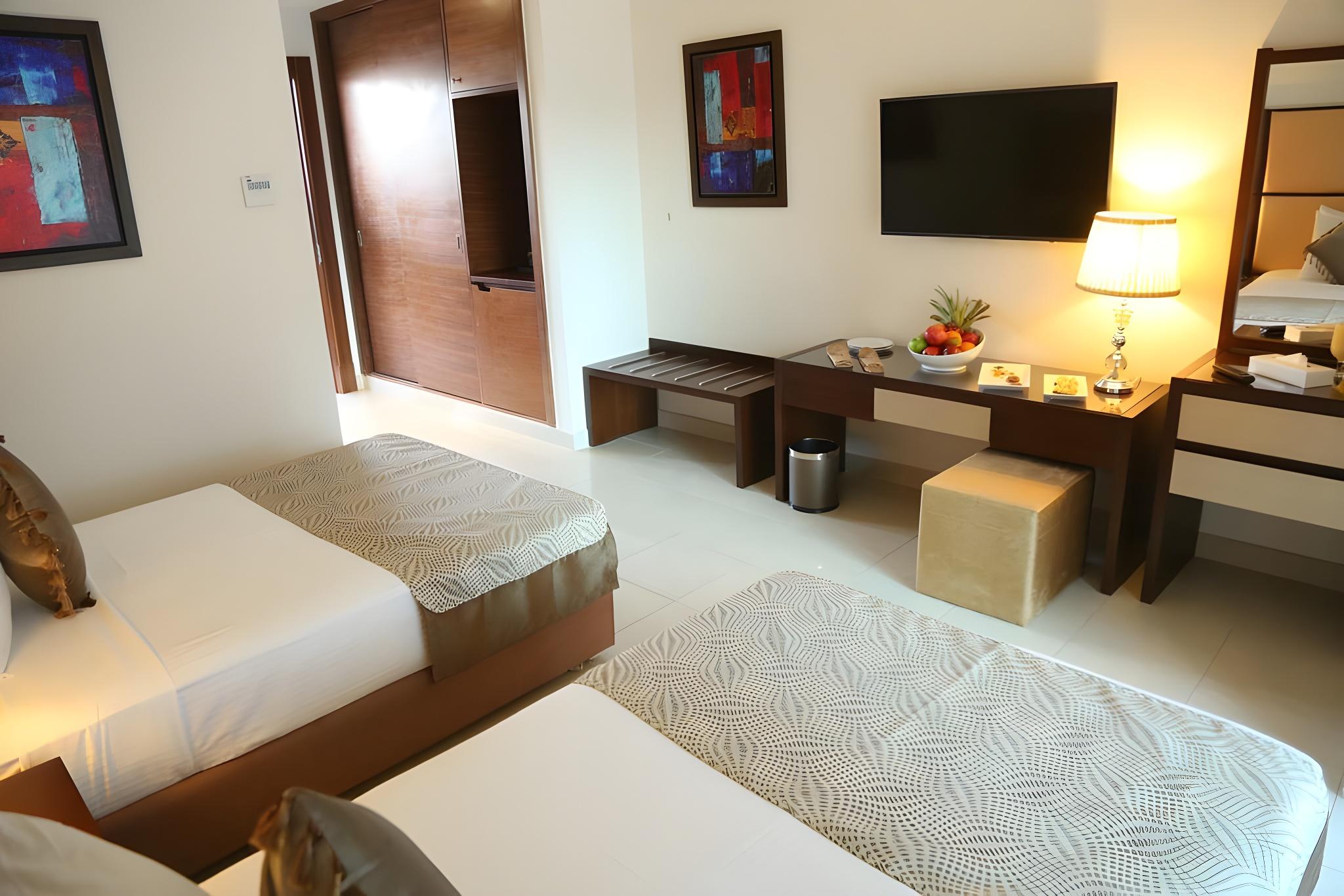 Cabana, Twin Beds, Pool View