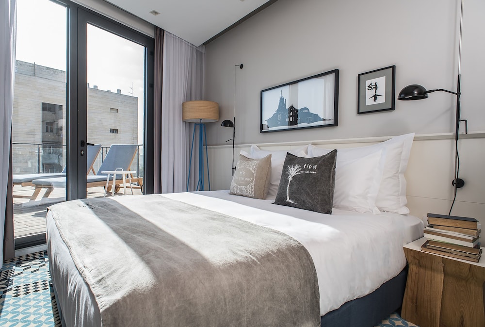 CLASSIC, DOUBLE OR TWIN BED, TERRACE