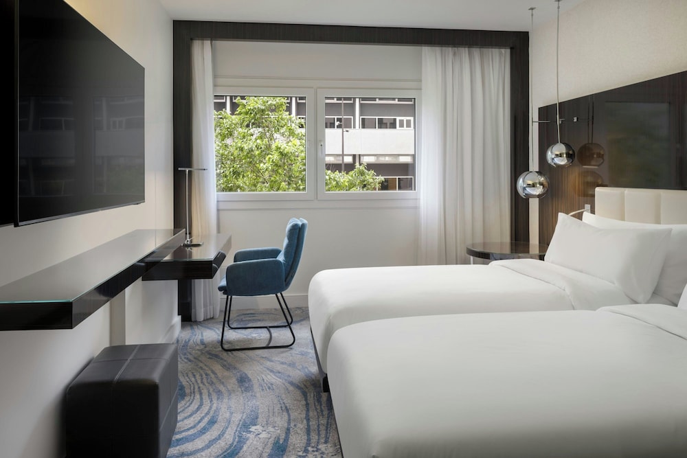 Deluxe, Twin Beds