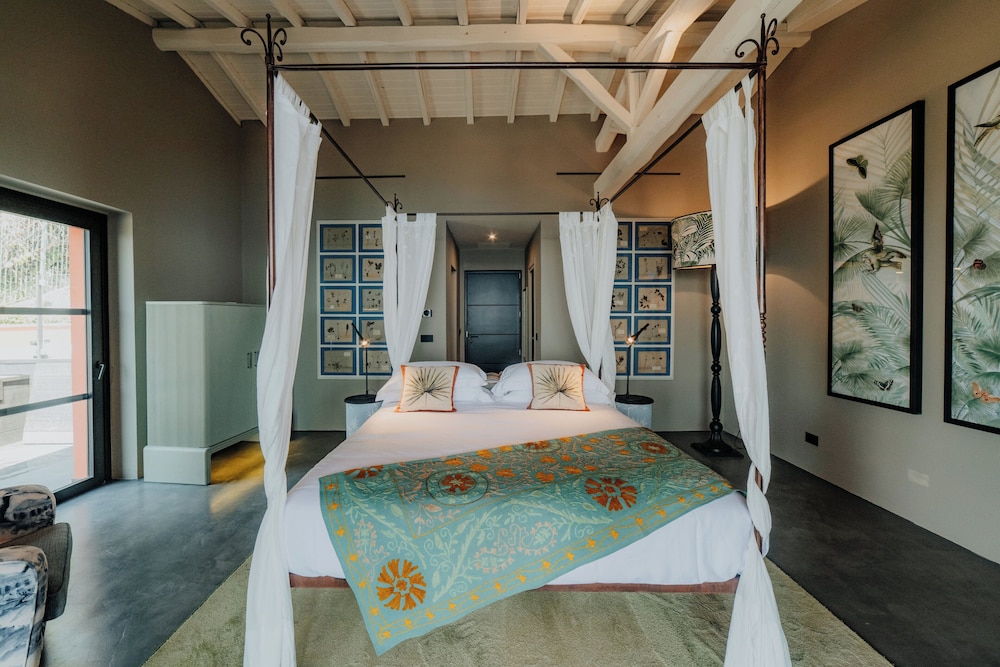 Prestige, King Bed, Mini Pool