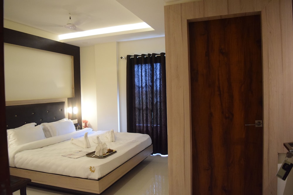 Hotel Dayal Paradise 8/26
