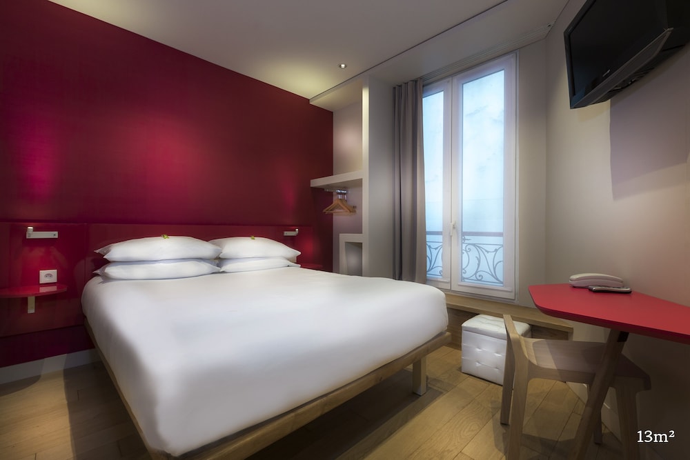 CLASSIC, DOUBLE BED, COURTYARD VIEW