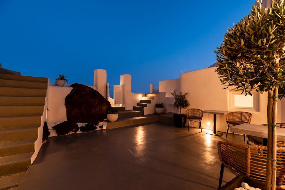 TWENTY ONE SUITES 35/60