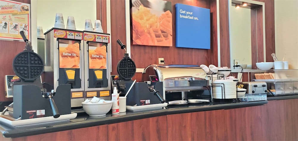 Comfort Inn & Suites Near Universal - N. Hollywood - Burbank 45/68