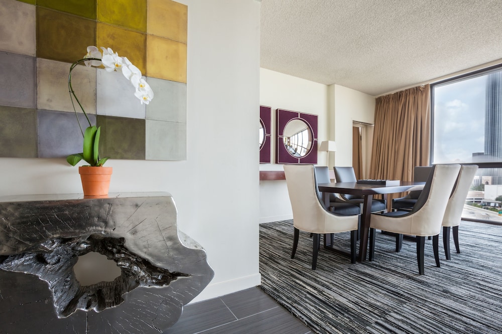 Hotel Derek Houston Galleria 56/83