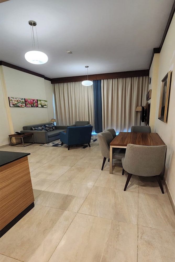 Tulip Al Barsha Hotel Apartment 72/85