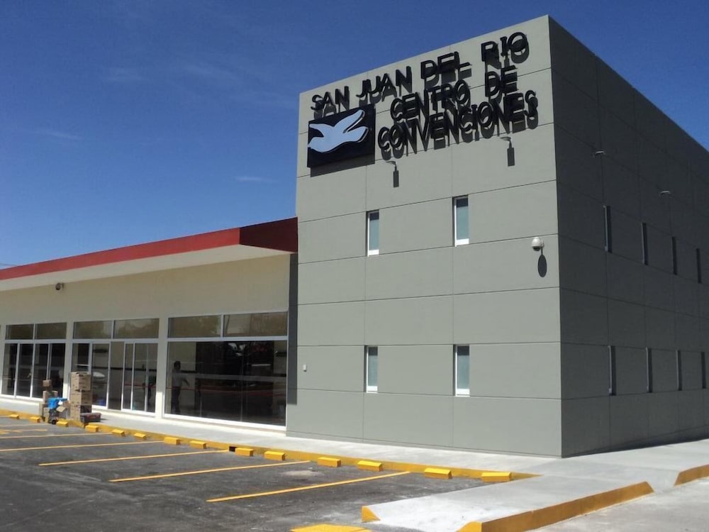 Excellence Express & Suites San Juan Del Rio 4/39