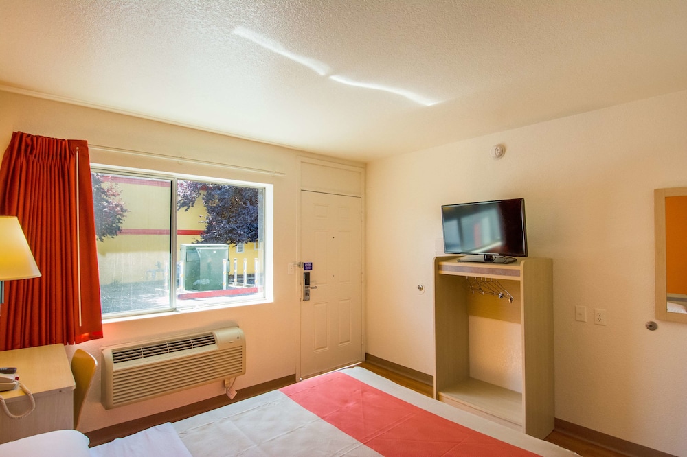 Motel6 Arcata, CA – Cal Poly Humboldt 36/60